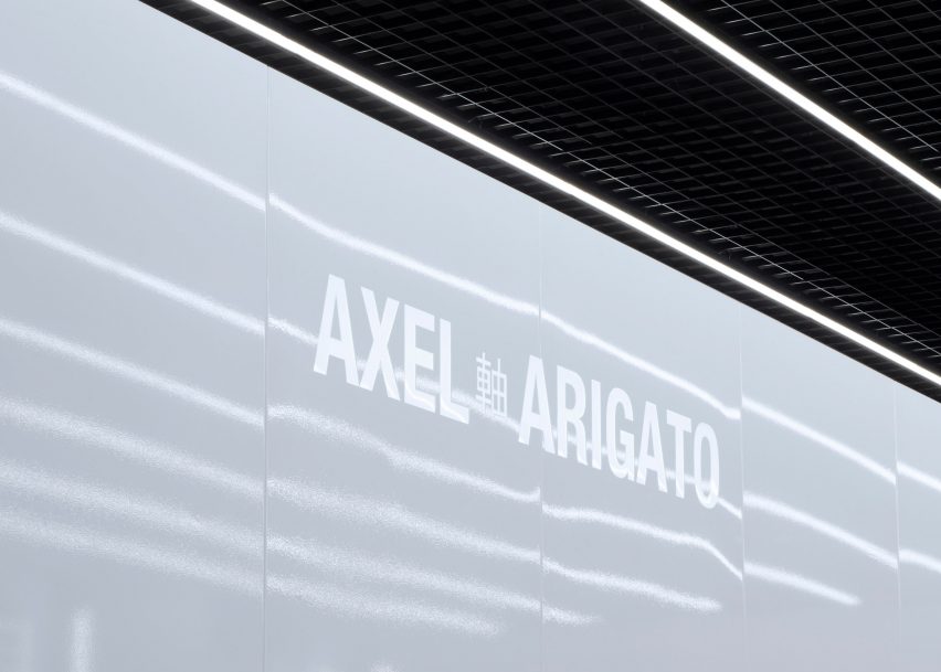 boutique Axel Arigato