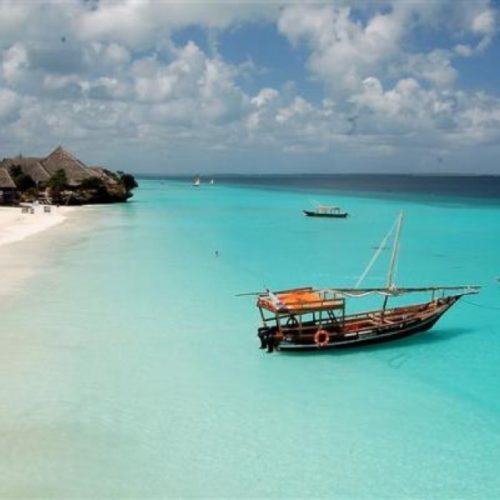 eau bleu indigo plage de Zanzibar