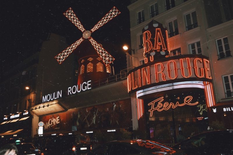 Moulin rouge cabaret spectacle Saint Valentin