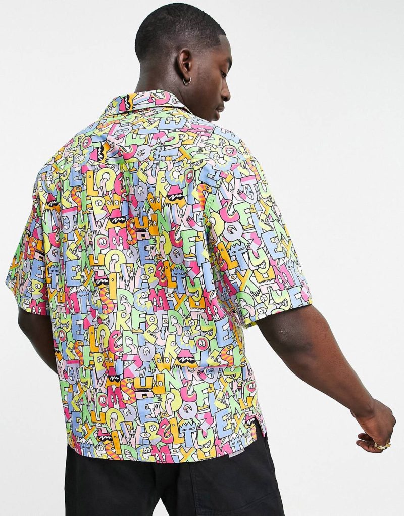 Comment choisir sa chemise à imprimé alphabet