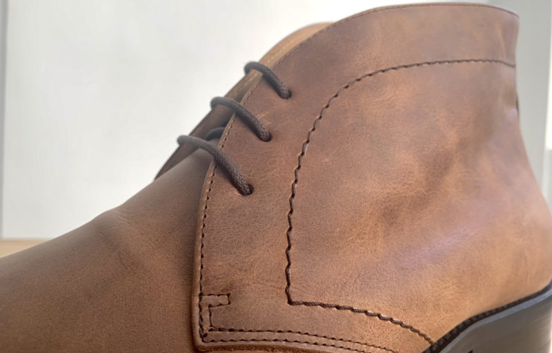 détails de coutures et des finitions des boots personnalisable Hockerty