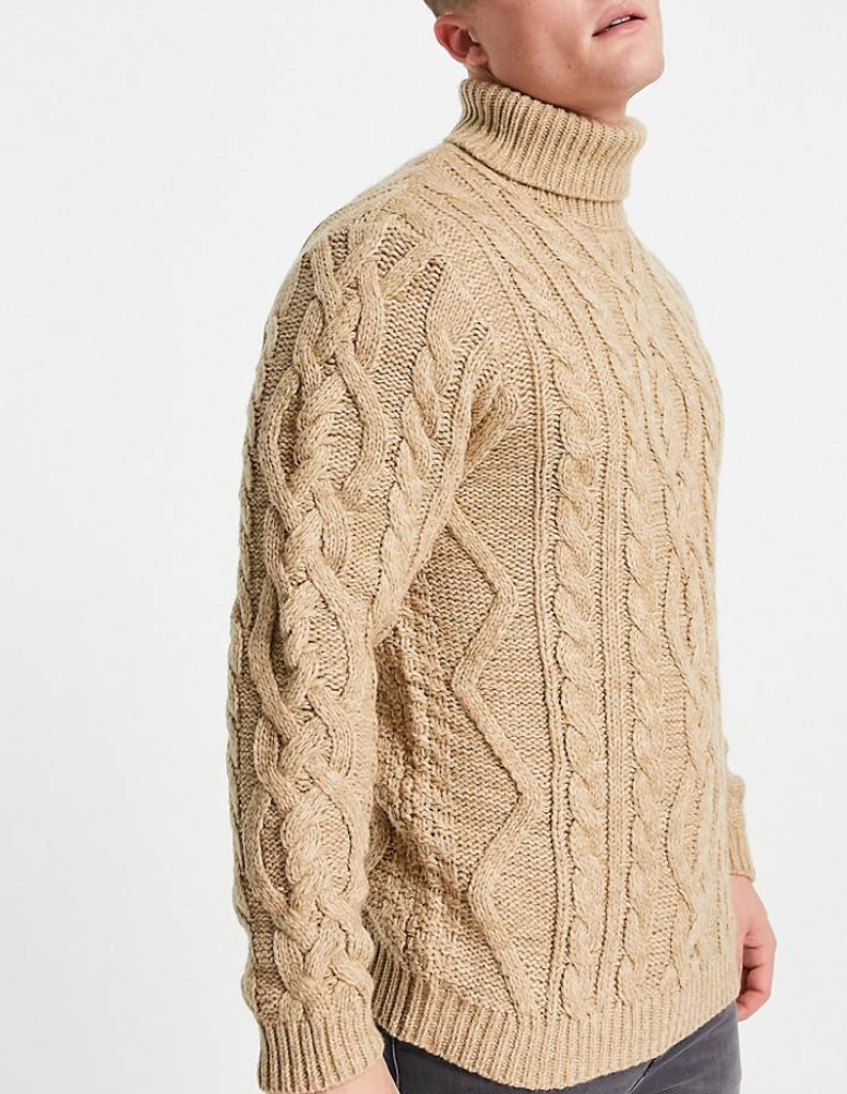 col roulé en maille pour un look chaud en 3 pièces
