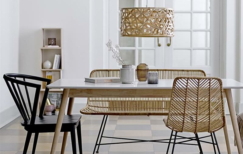 Salle à manger décoration variée