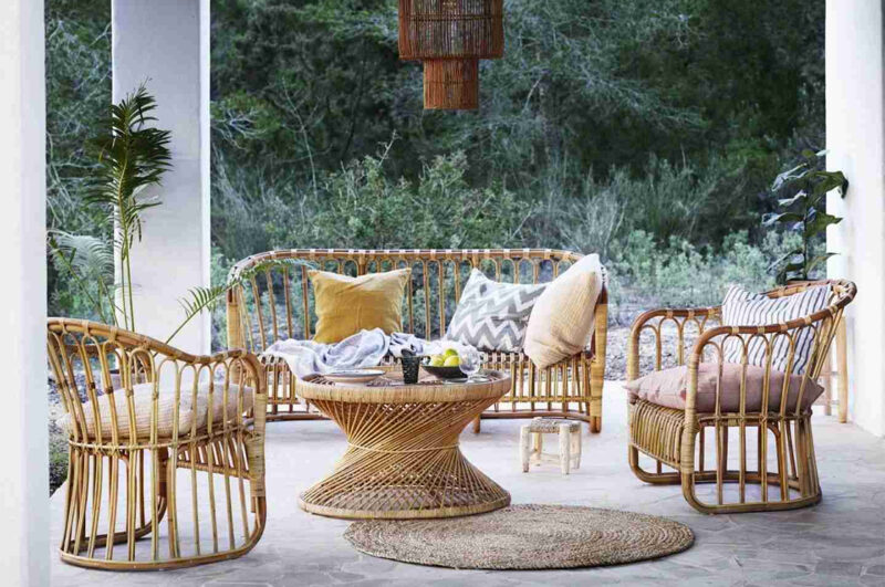 terrasse avec une déco en rotin