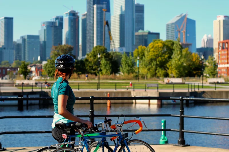 casque vélo avec visière urbain protection soleil