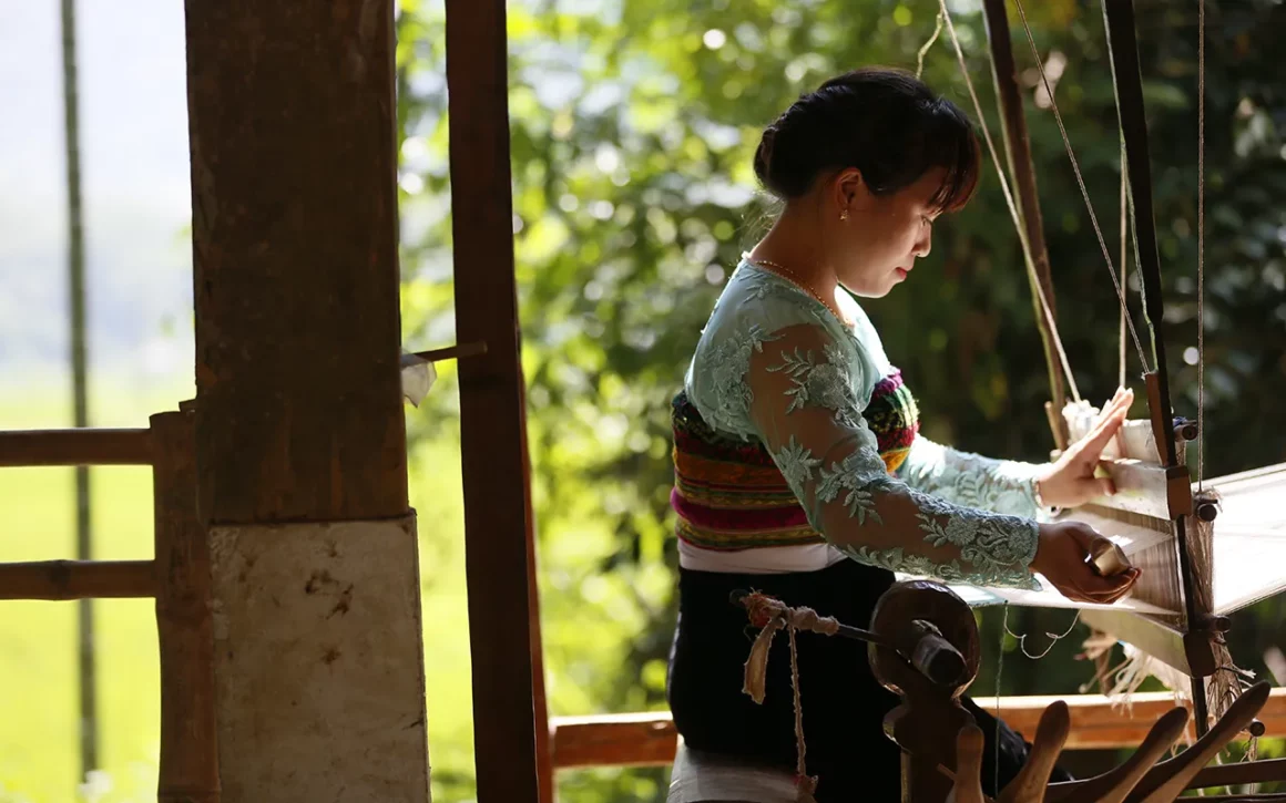 tisserane Vietnam artisanat n'go baskets