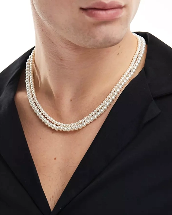 collier perles blanc look pour homme