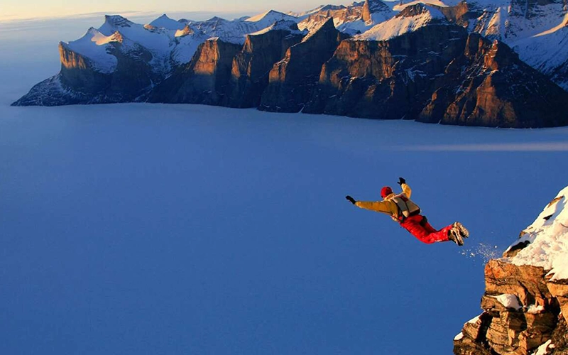 sports les plus dangereux base jump montagne