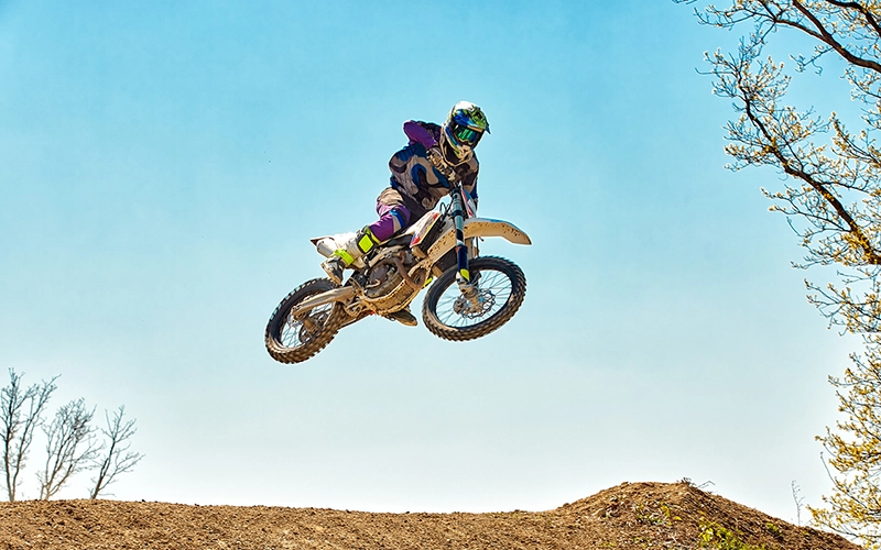 sports les plus dangereux motocross désert