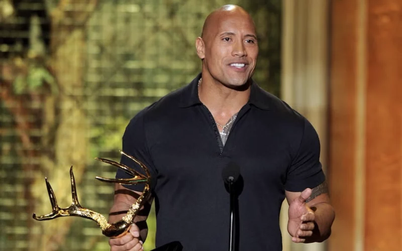 style de Dwayne Johnson haut moulant