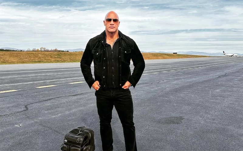 style de Dwayne Johnson look monochrome