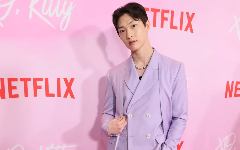 style de Sang Heon Lee tapis rouge en costume