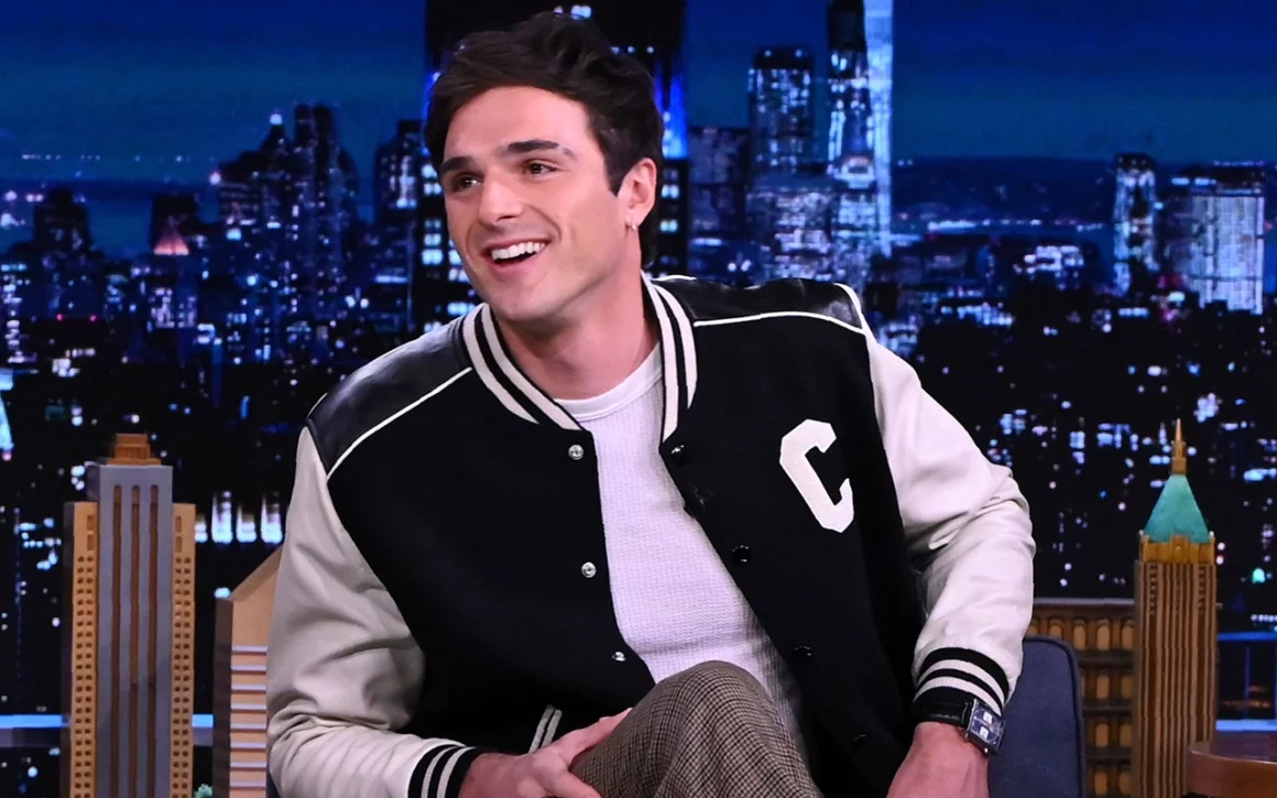Le style de Jacob Elordi plateau tv