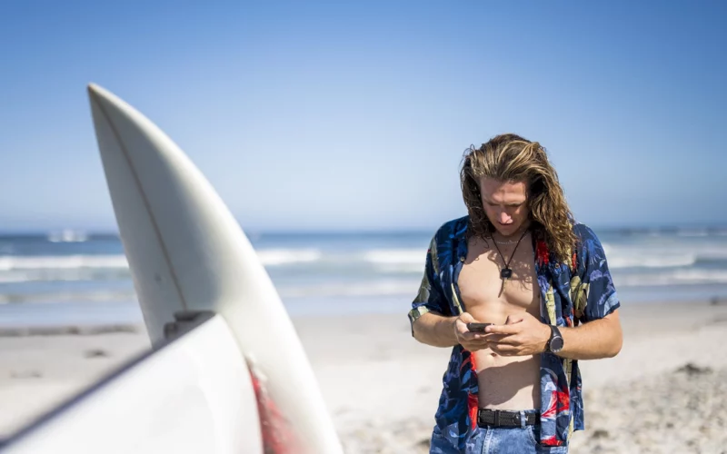 porter la chemise style surfeur californien