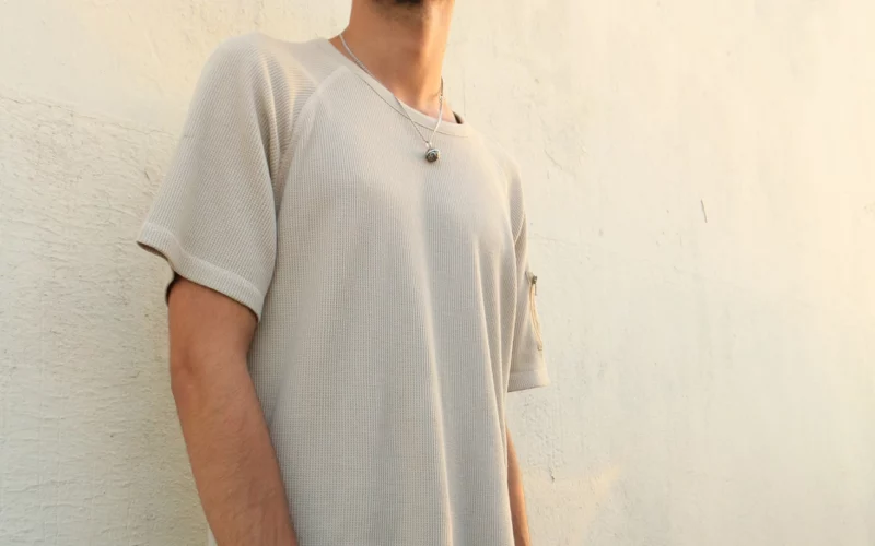 porter le t-shirt selon sa morphologie haut ample