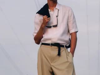 s’habiller dans un style minimaliste
