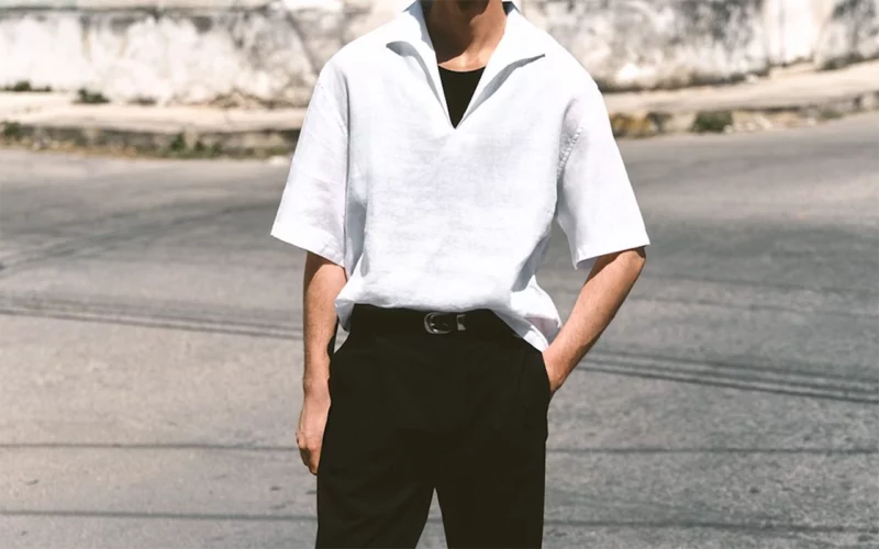 s’habiller dans un style minimaliste chemise blanche