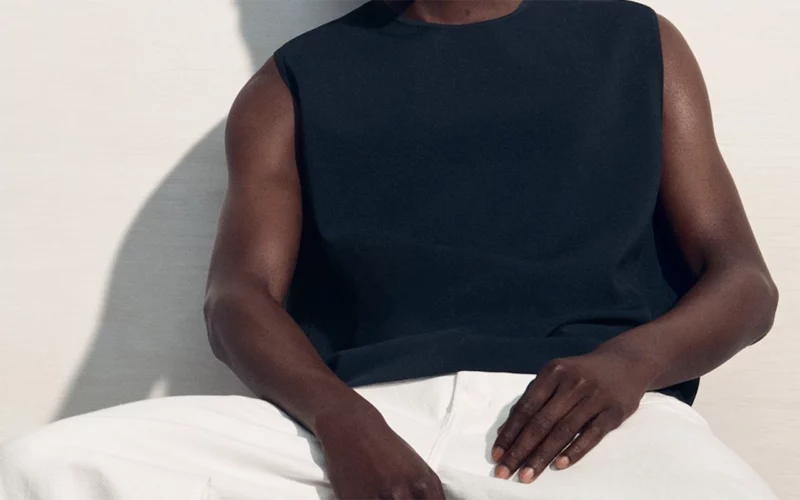s’habiller dans un style minimaliste coupes