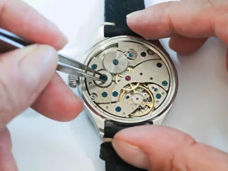 rubis dans une montre
