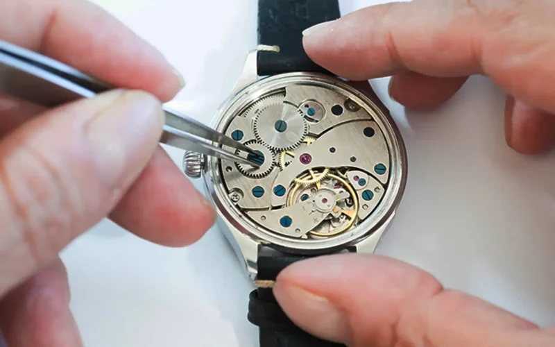 rubis dans une montre