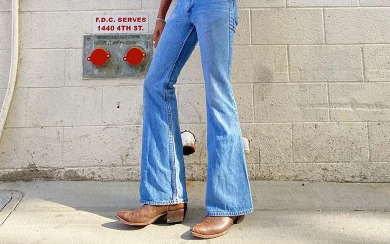 Adopter le style années 70 pantalon