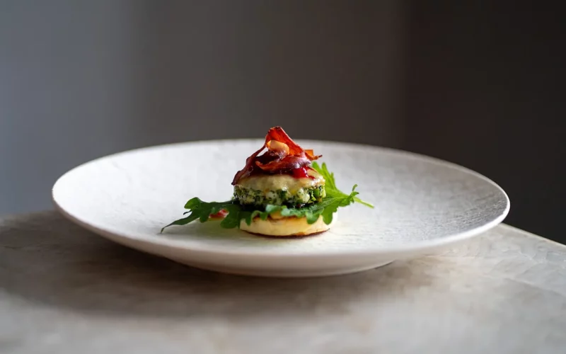 TOP 10 des restaurants gastronomiques à Paris Gueffen plat