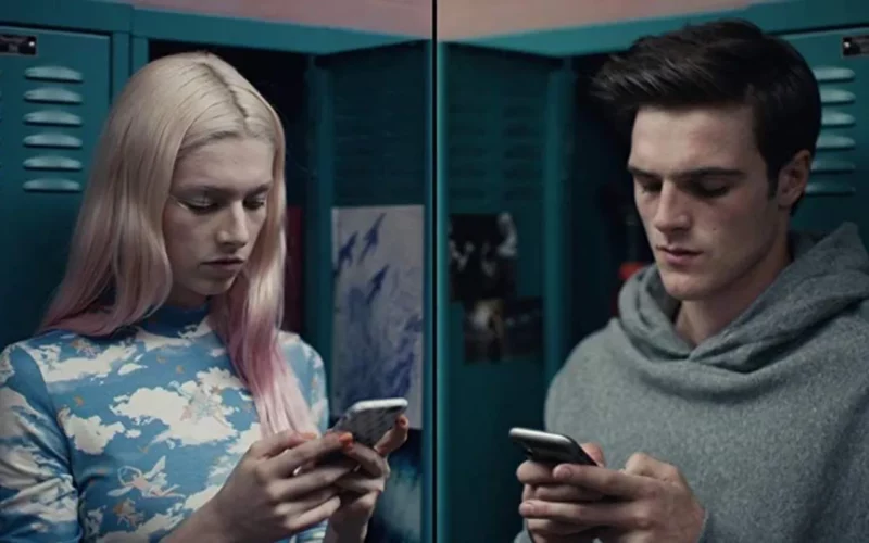comment s’habiller comme dans Euphoria cheveux rose