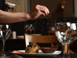 dîner immersif dans l'obscurité