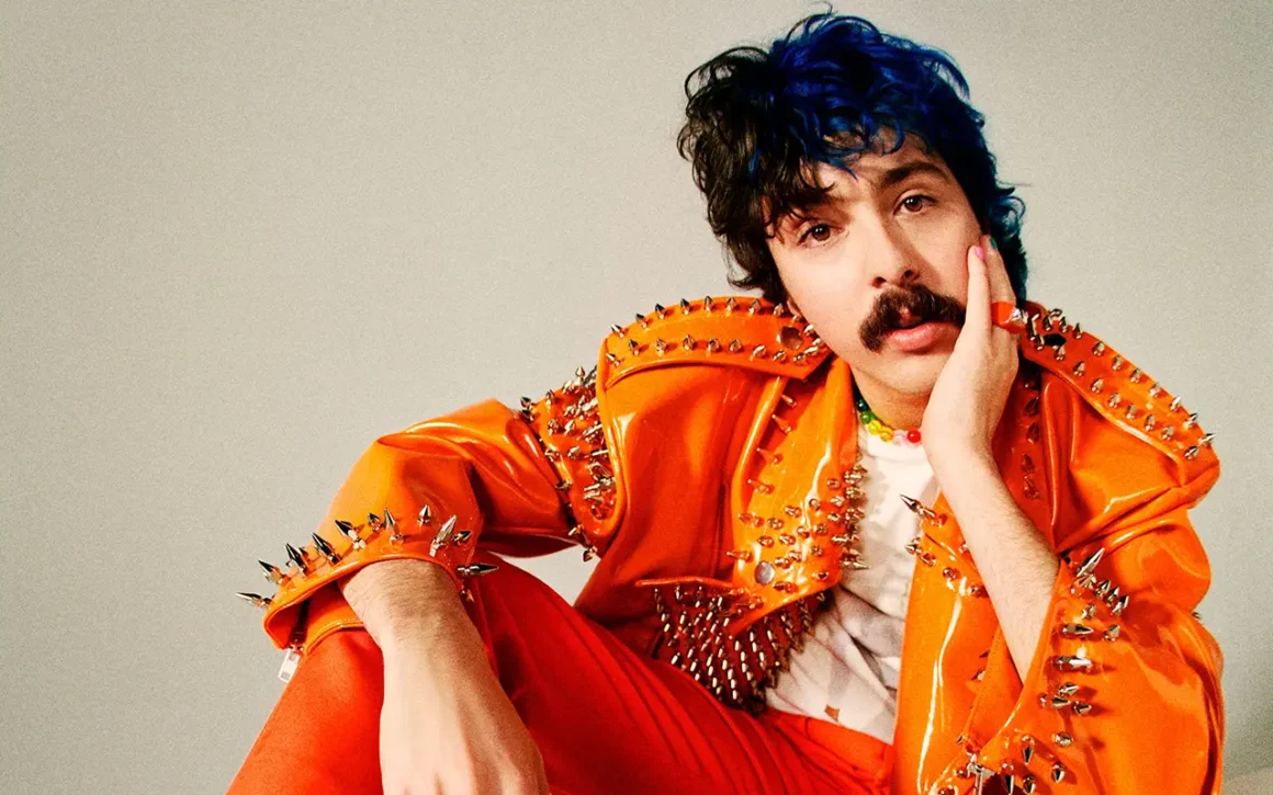 style de Julien Granel costume orange