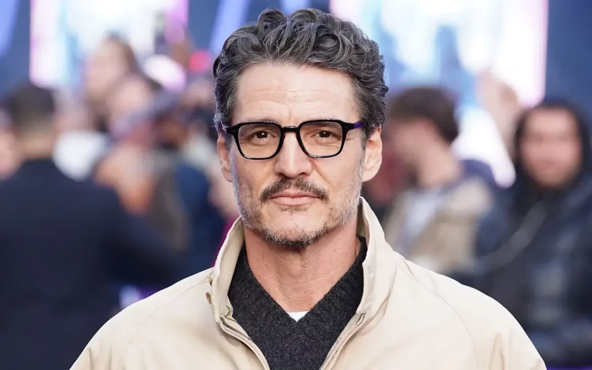 style de Pedro Pascal accessoires