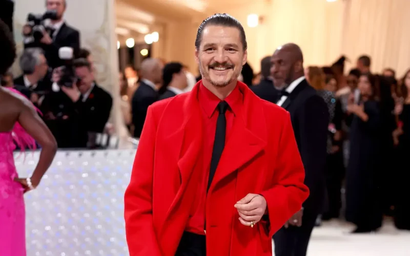 style de Pedro Pascal fashion week