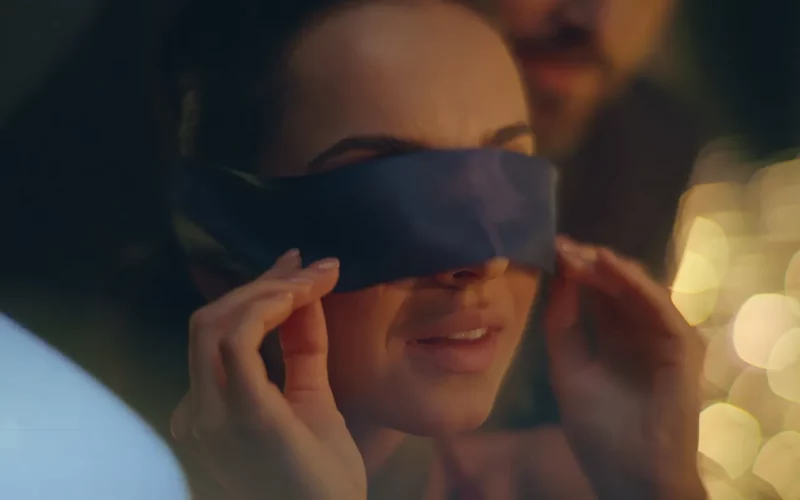 dîner immersif dans l'obscurité yeux fermés