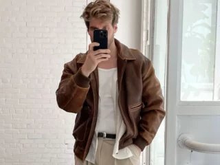 porter la veste en cuir marron