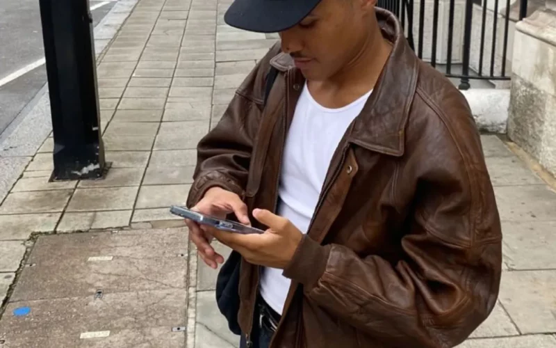 porter la veste en cuir marron oversize