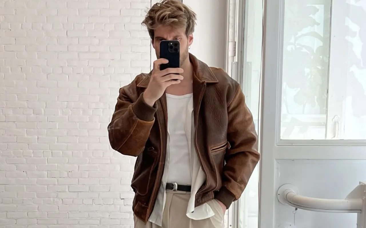 porter la veste en cuir marron