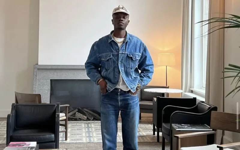 porter le total look jean