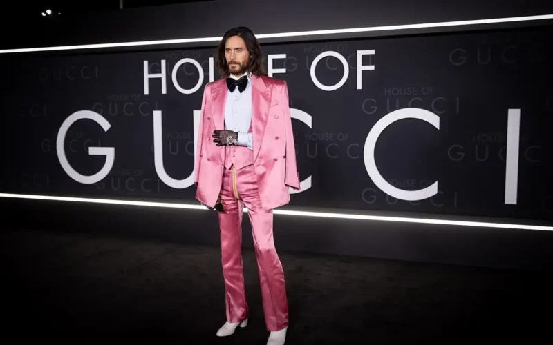 le style de jared leto costume rose