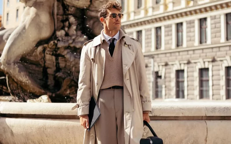 Adopter le style old money trench