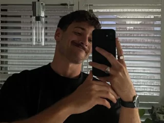 Tailler une moustache