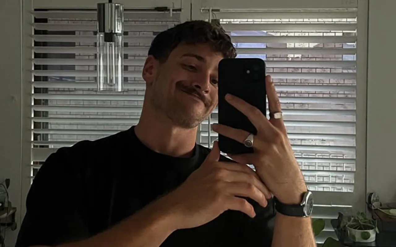 Tailler une moustache