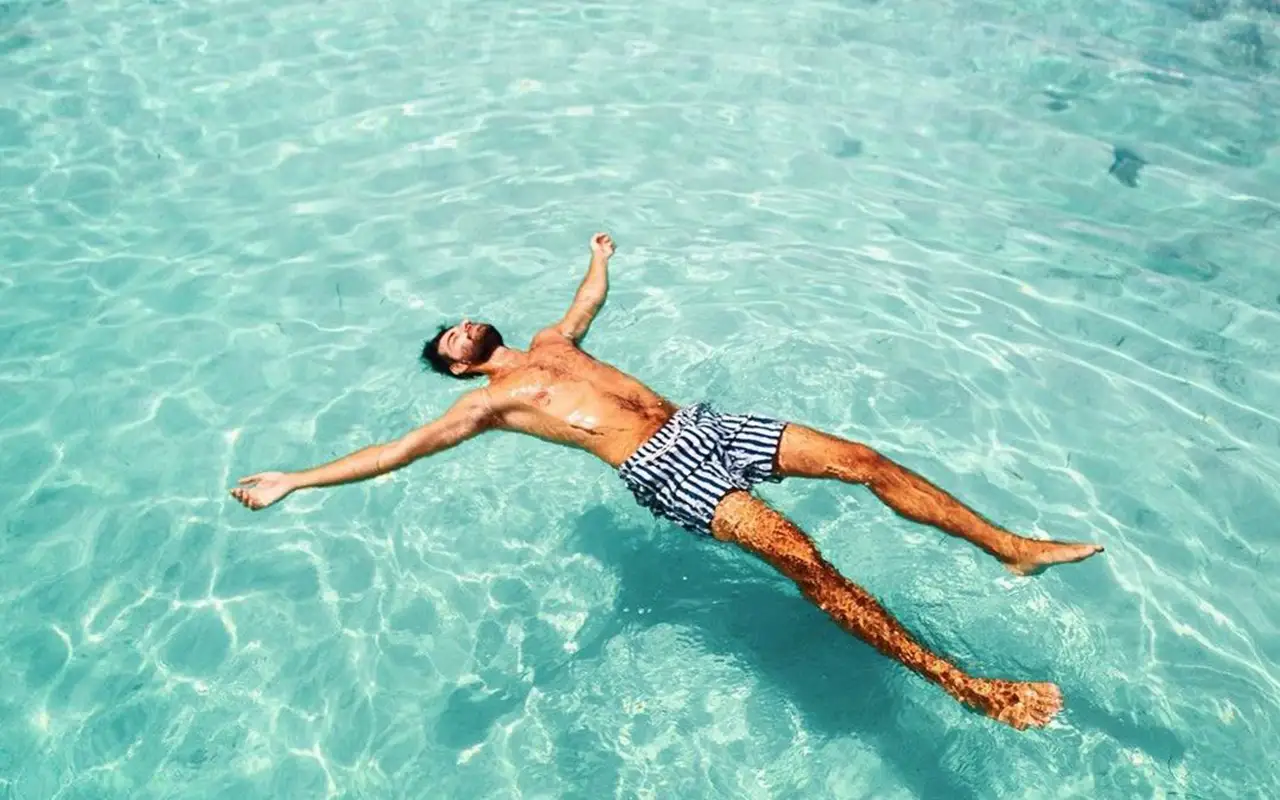 Comment prendre soin de ses cheveux et de sa barbe après la mer et la piscine