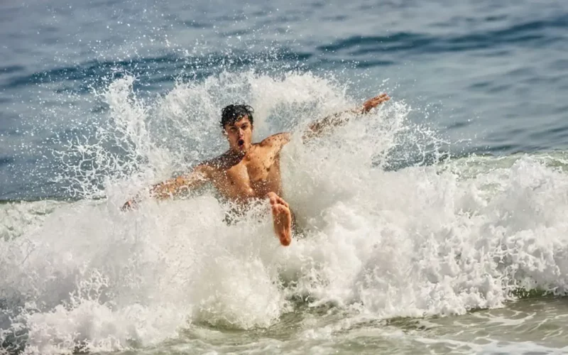 cuisses qui brûlent après la plage